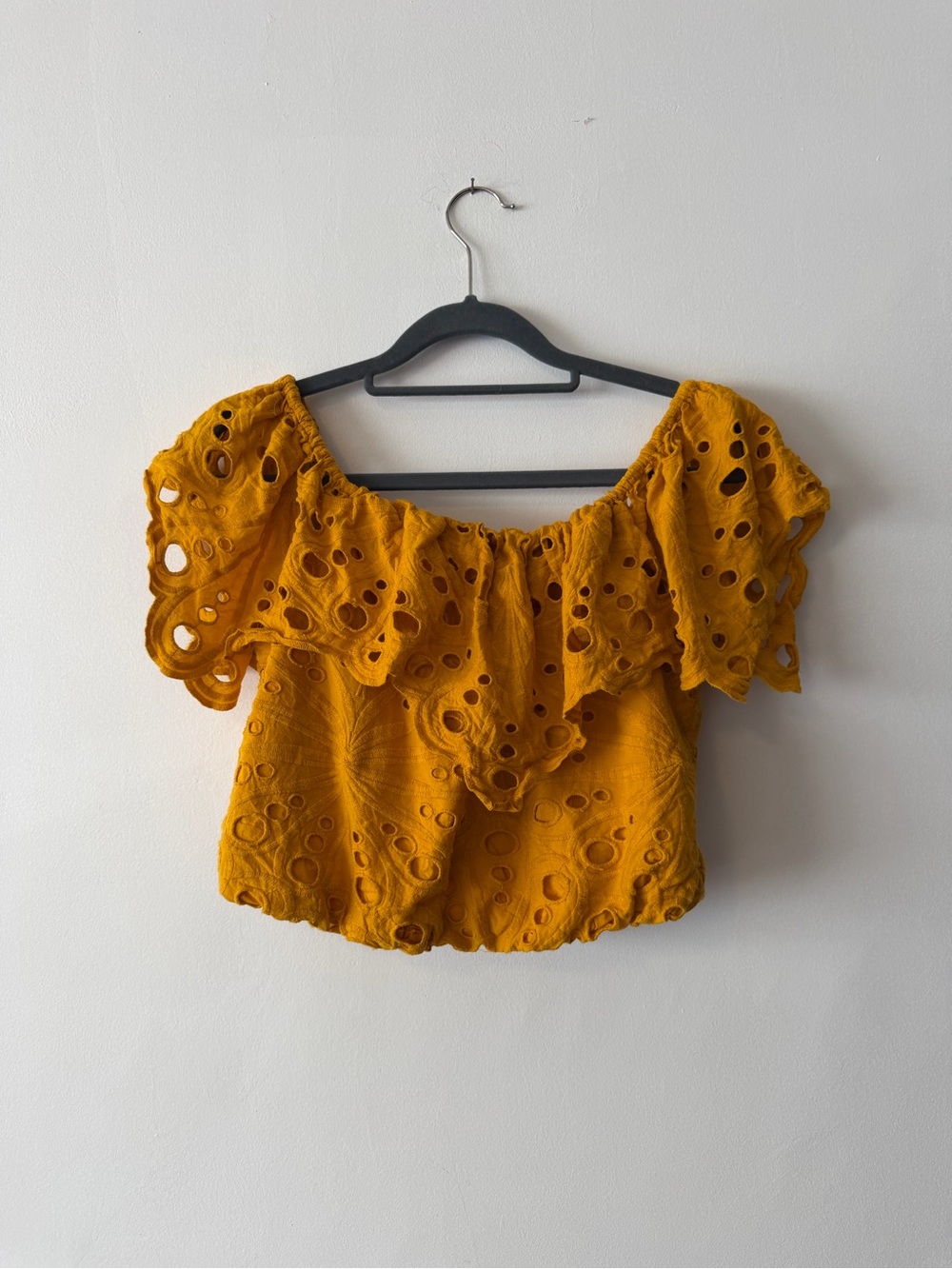 Trina Turk Mustard Eyelet Off-Shoulder Cotton Crop Top Small Yellow Crop Top S